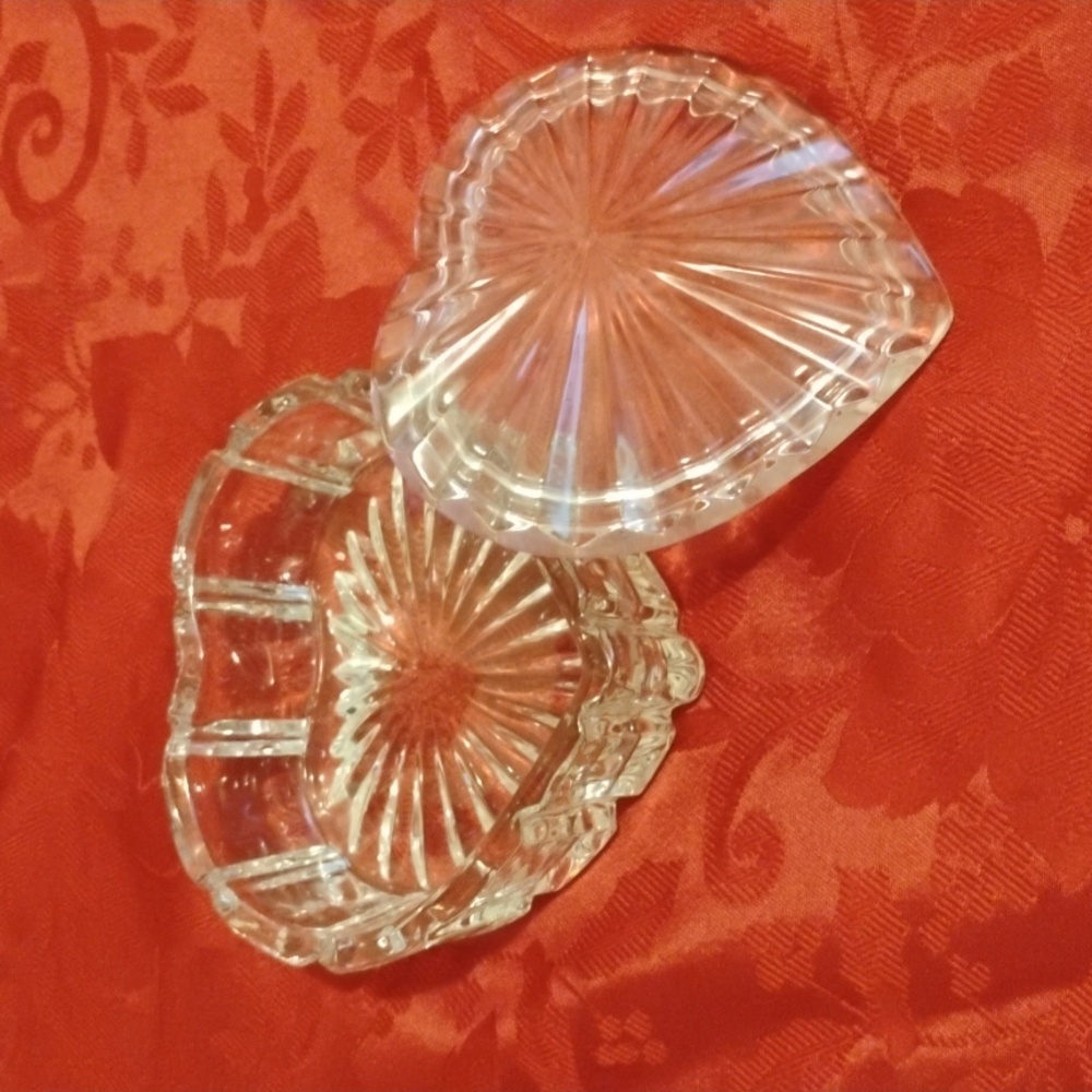 VINTAGE CRYSTAL HEART TRINKET BOX